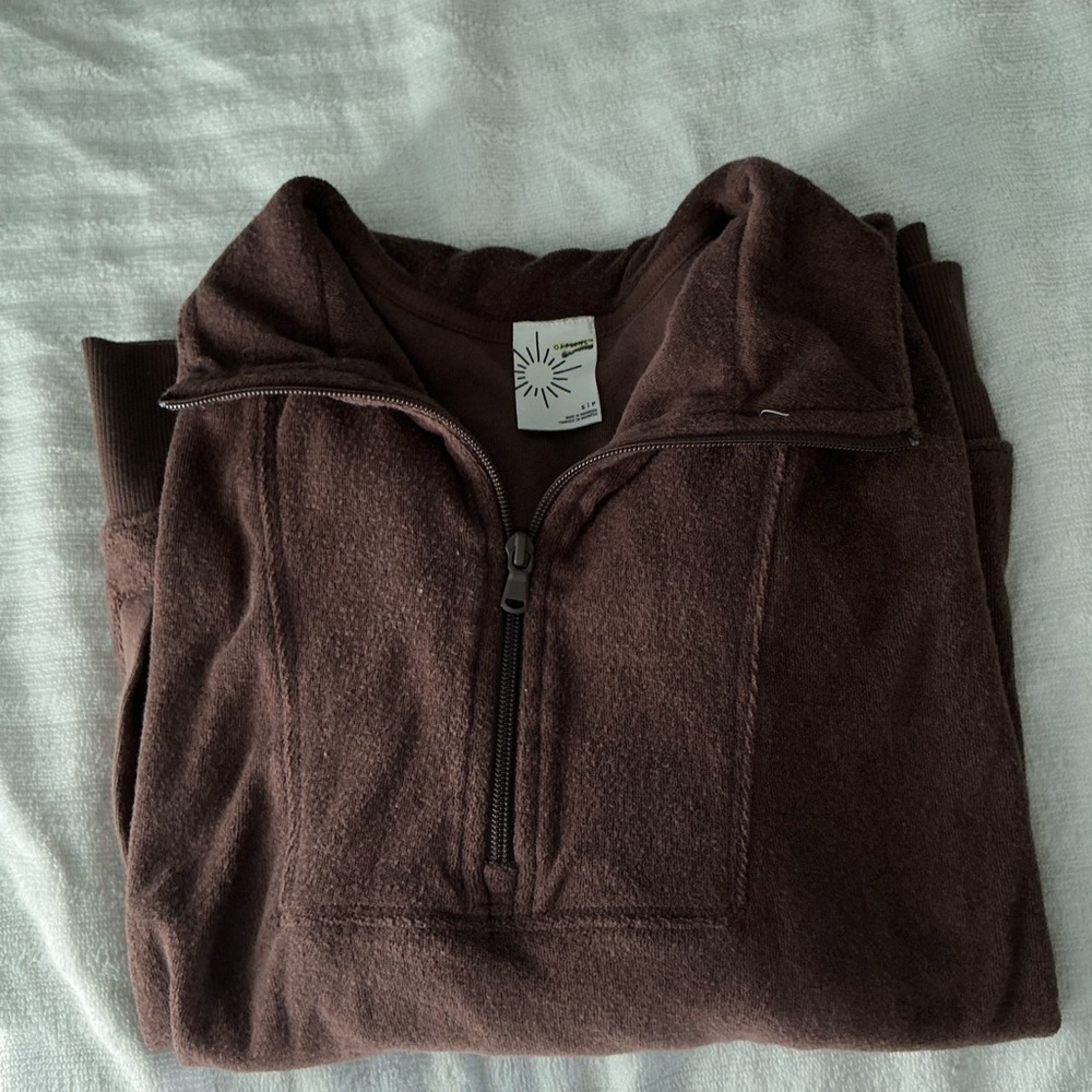 Aerie pull over